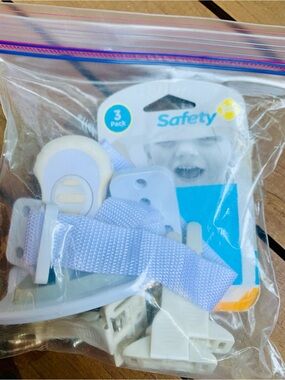 Safety 1st Baby Safety Strap door locks
